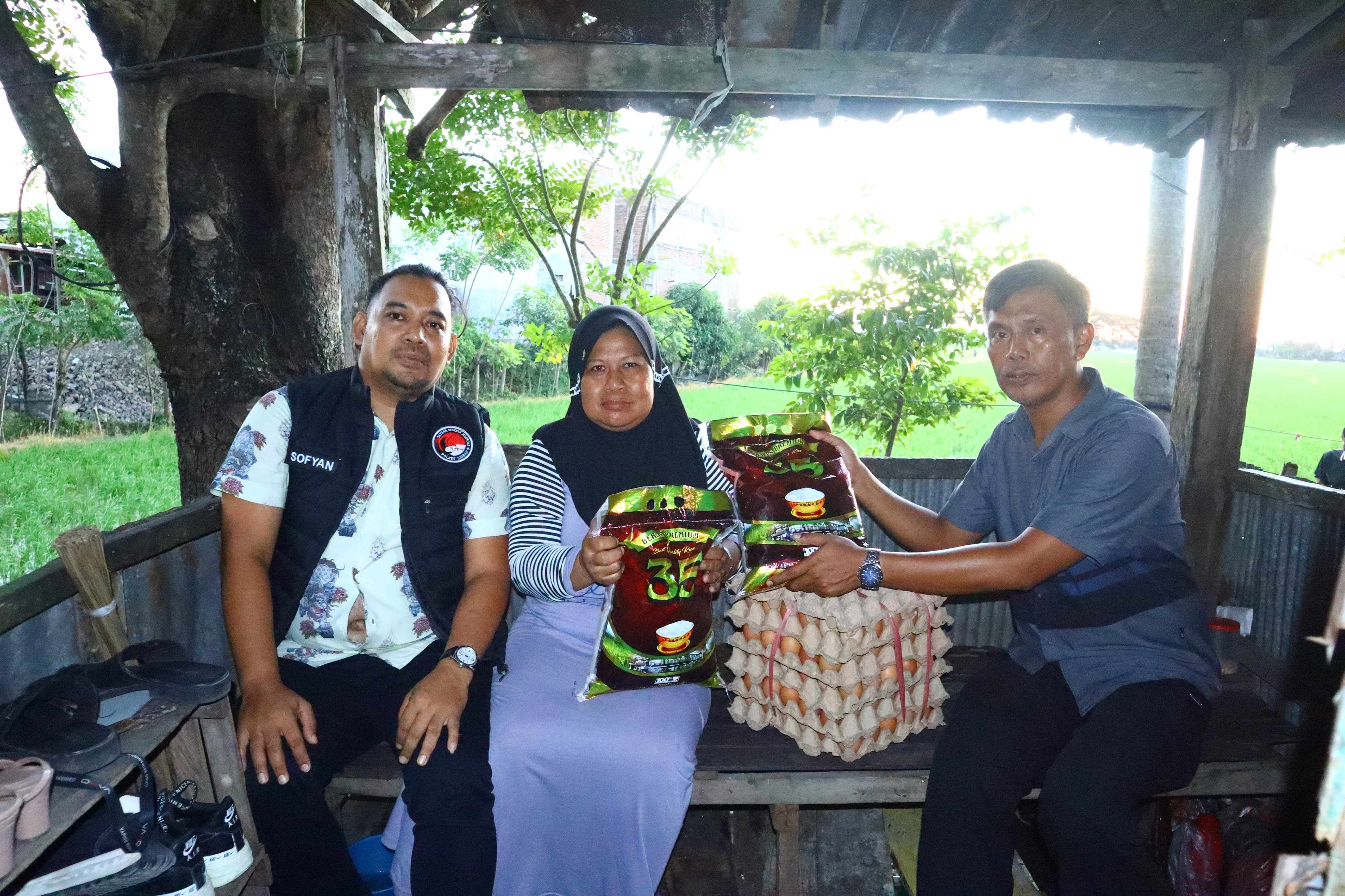 Wujud Peduli, Polres Sidrap Kembali Salurkan Bantuan Sembako Kepada Warganya